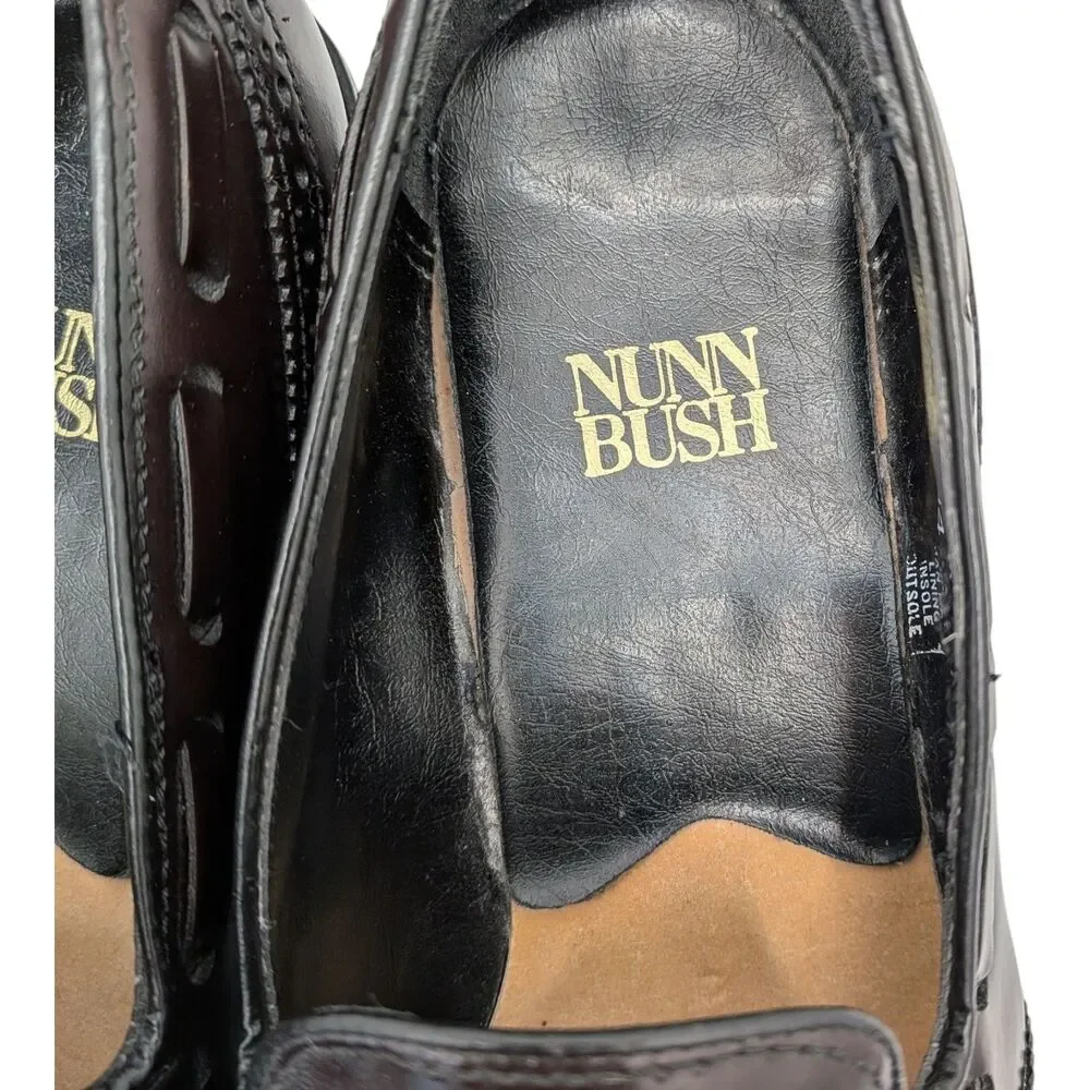 Nunn Bush kiltie tassel wingtip leather loafers in a burgundy oxblood Size 8D